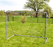 Charger l'image dans la visionneuse de galerie, Goal Net in a backyard